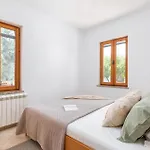 Stunning In Galižana